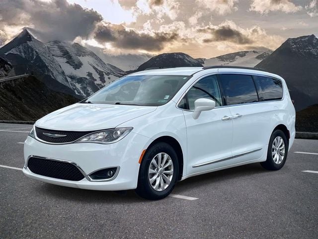 2017 Chrysler Pacifica Touring L in Bright White Clearcoat — front three-quarter view